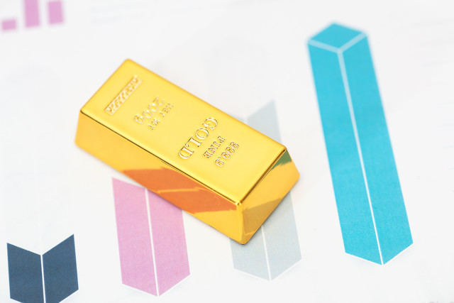 足金黄金价格趋势：影响因素与投资策略
